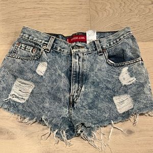 Vintage Levi’s jean shorts